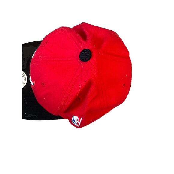 Mitchell & Ness NBA - Chicago Bulls Windy City HWC Red And Black Cap - Picture 4 of 7